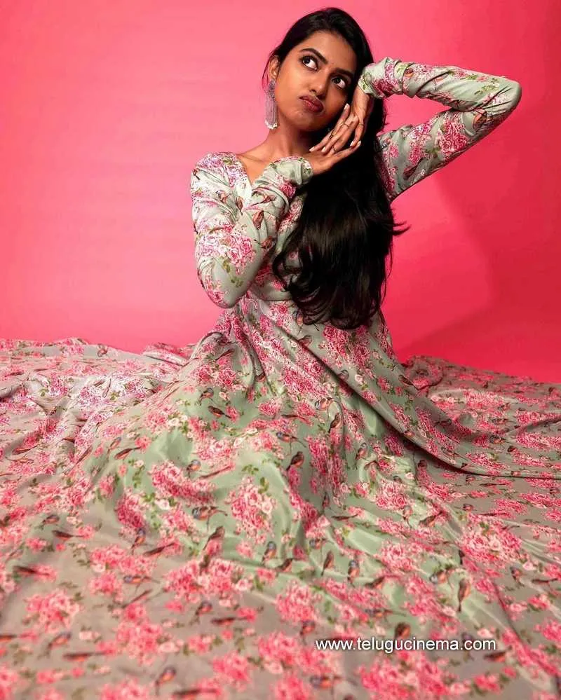 Shivani Stills 171221 005
