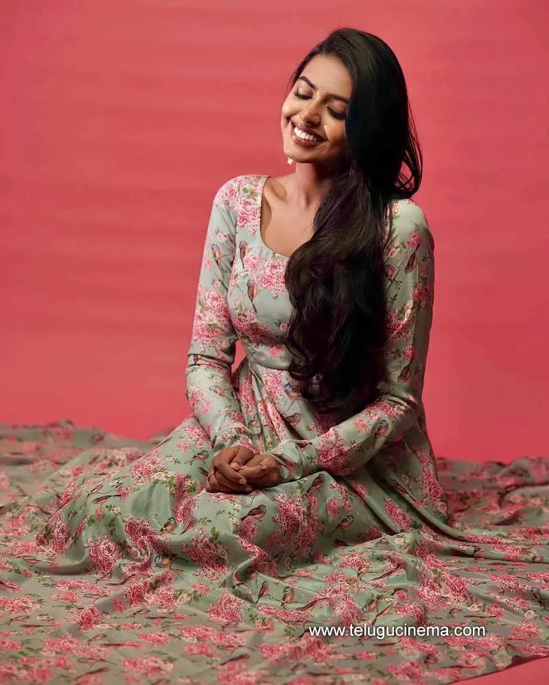Shivani Stills 171221 006
