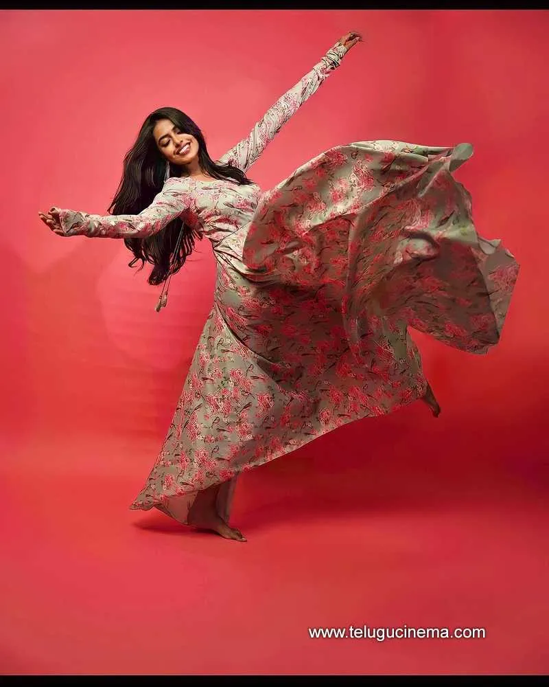 Shivani Stills 171221 008