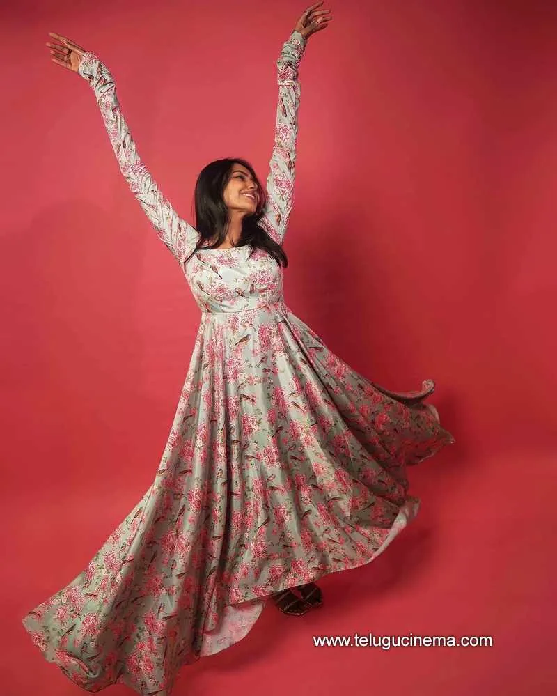 Shivani Stills 171221 009