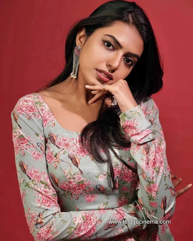Shivani Stills 171221 010