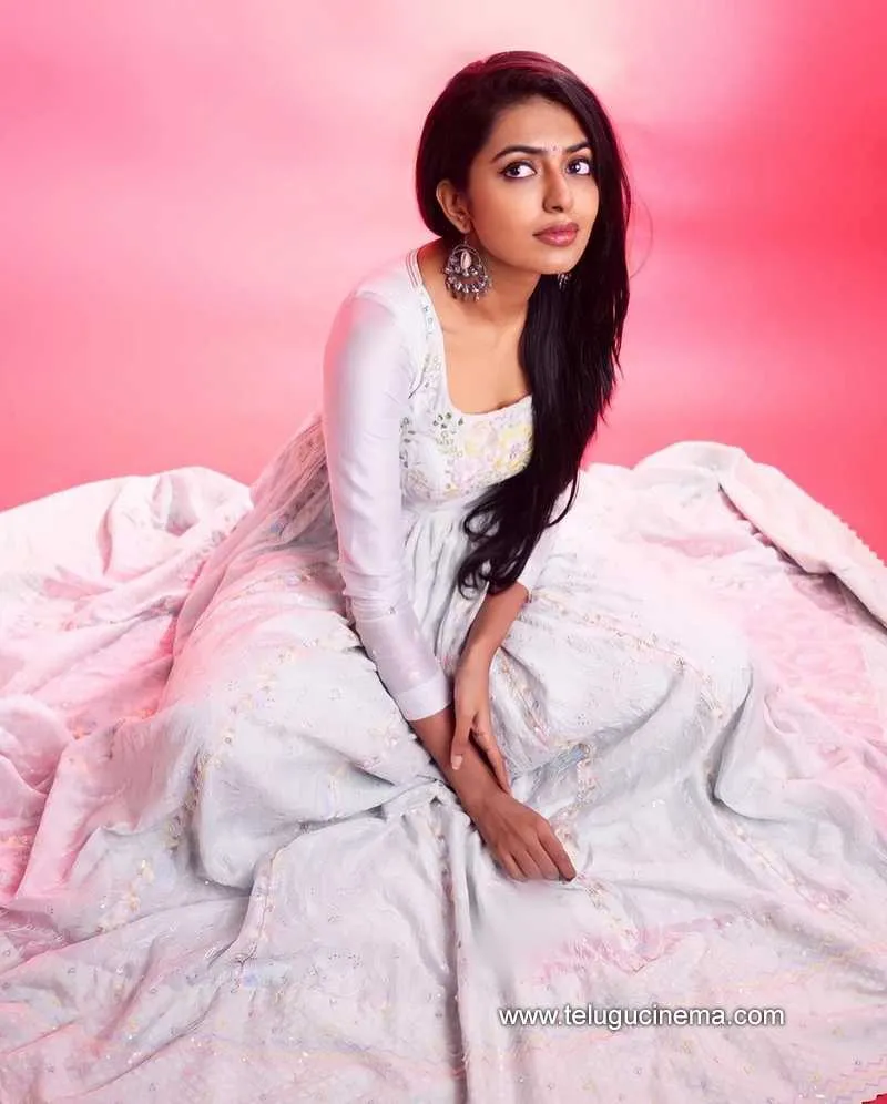 Shivani Stills 211221 001