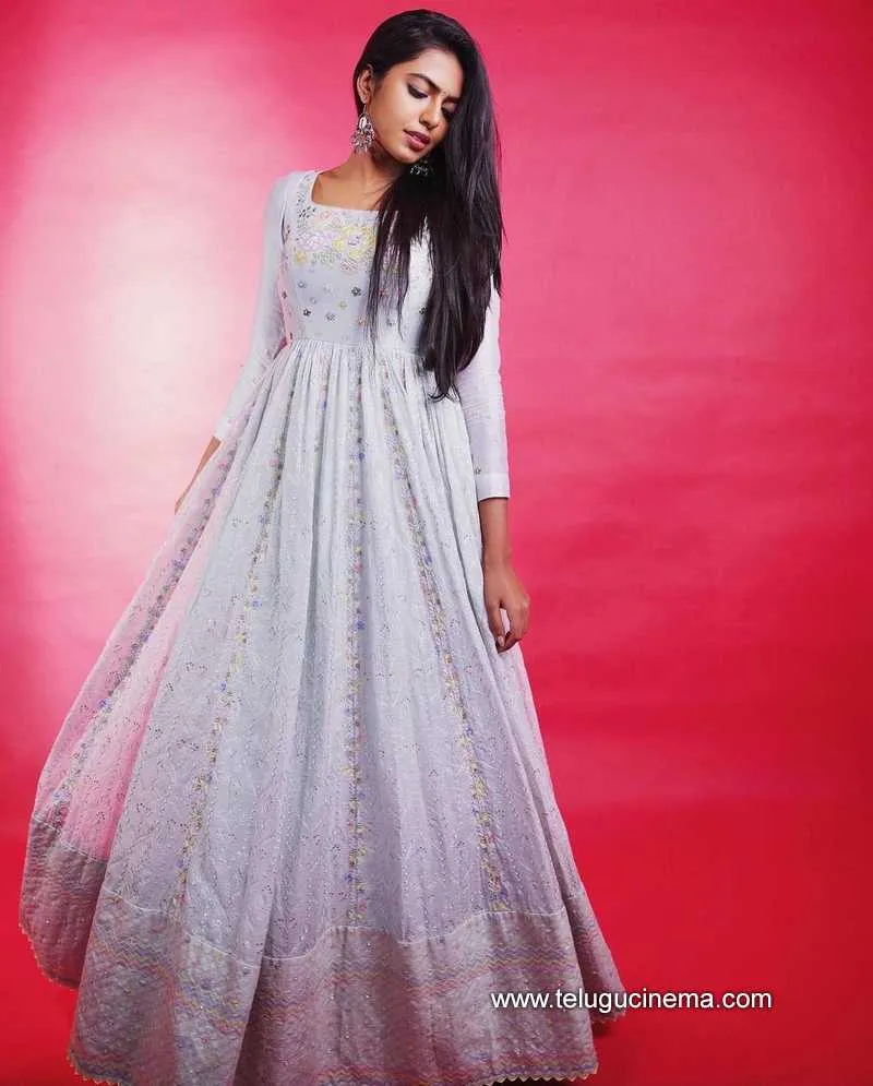 Shivani Stills 211221 002