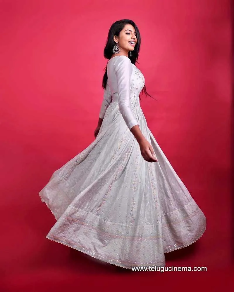 Shivani Stills 211221 003
