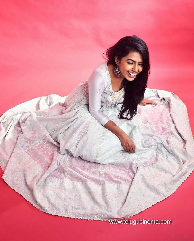 Shivani Stills 211221 004