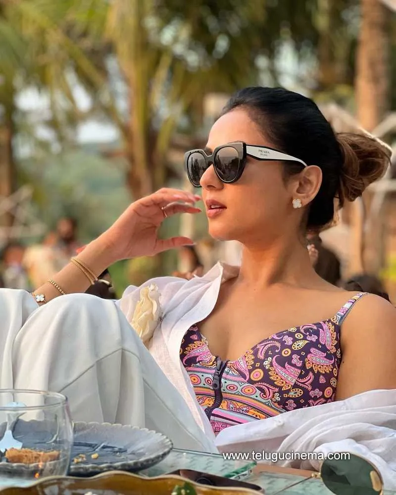 Sonalchouhan Stills 311221 001 1
