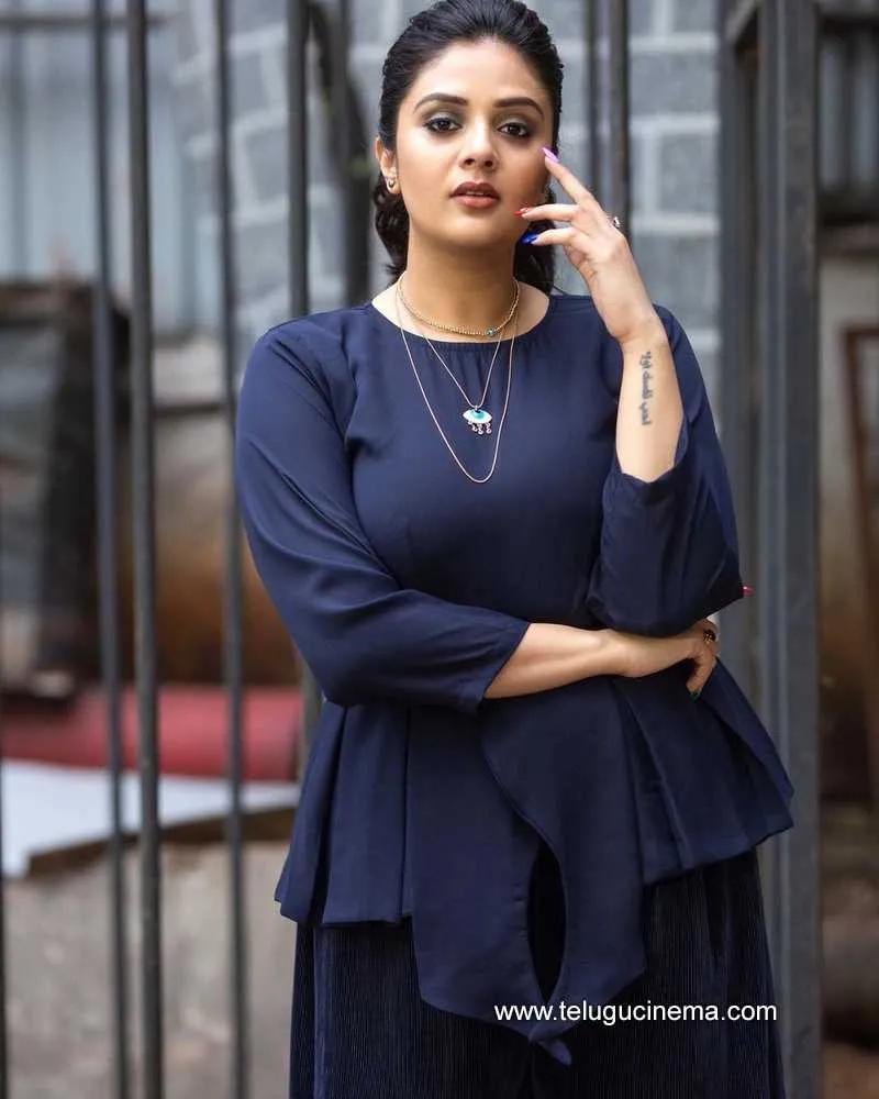 Sreemukhi Stills 061221 003