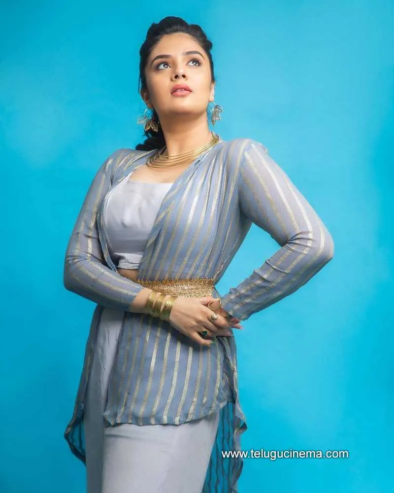 Sreemukhi Stills 231221 006