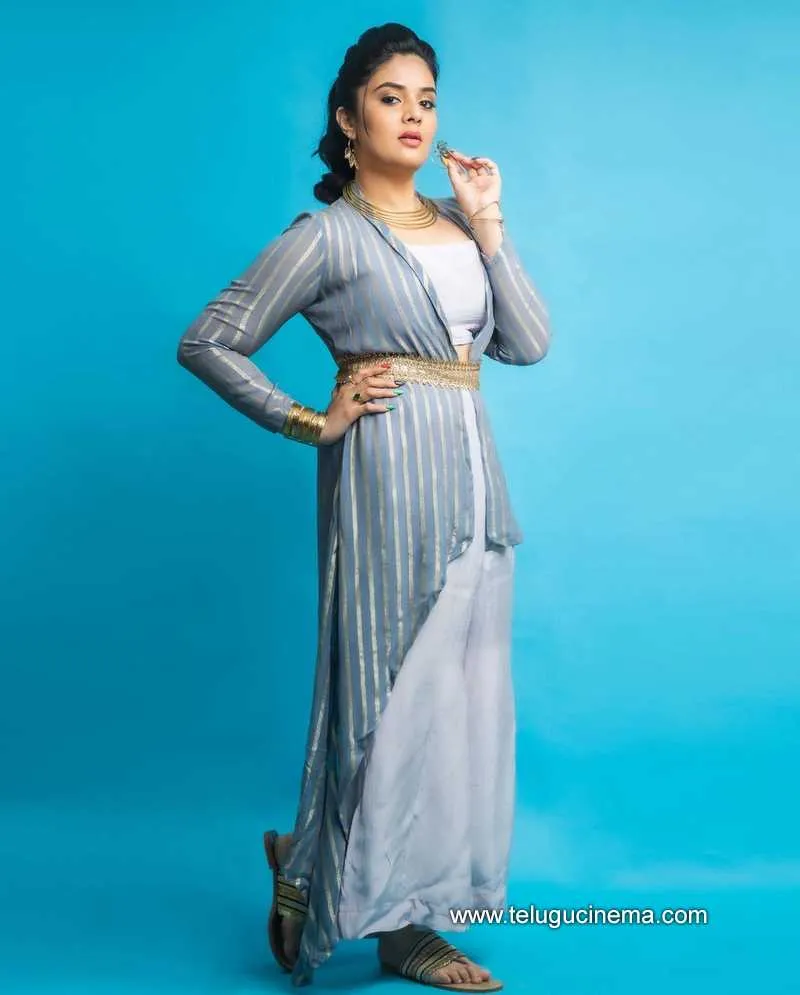 Sreemukhi Stills 231221 007