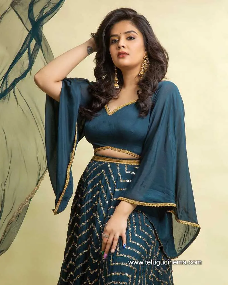 Sreemukhi Stills 251221 001