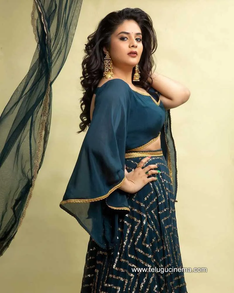 Sreemukhi Stills 251221 003