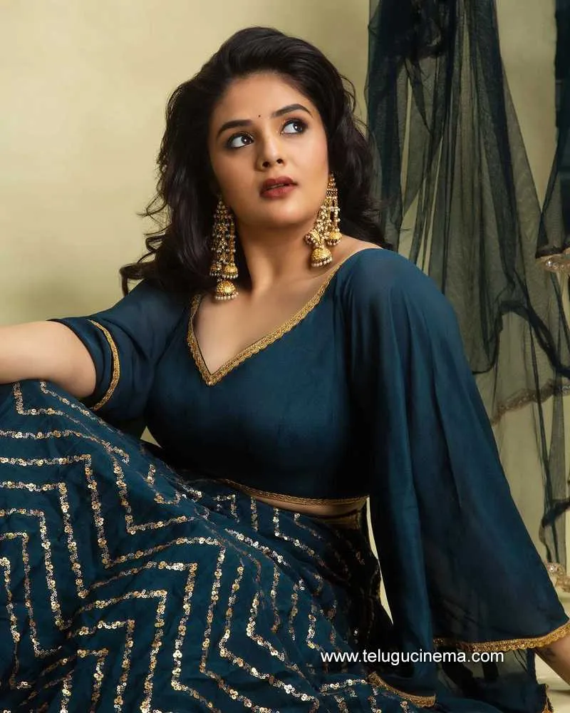 Sreemukhi Stills 251221 004
