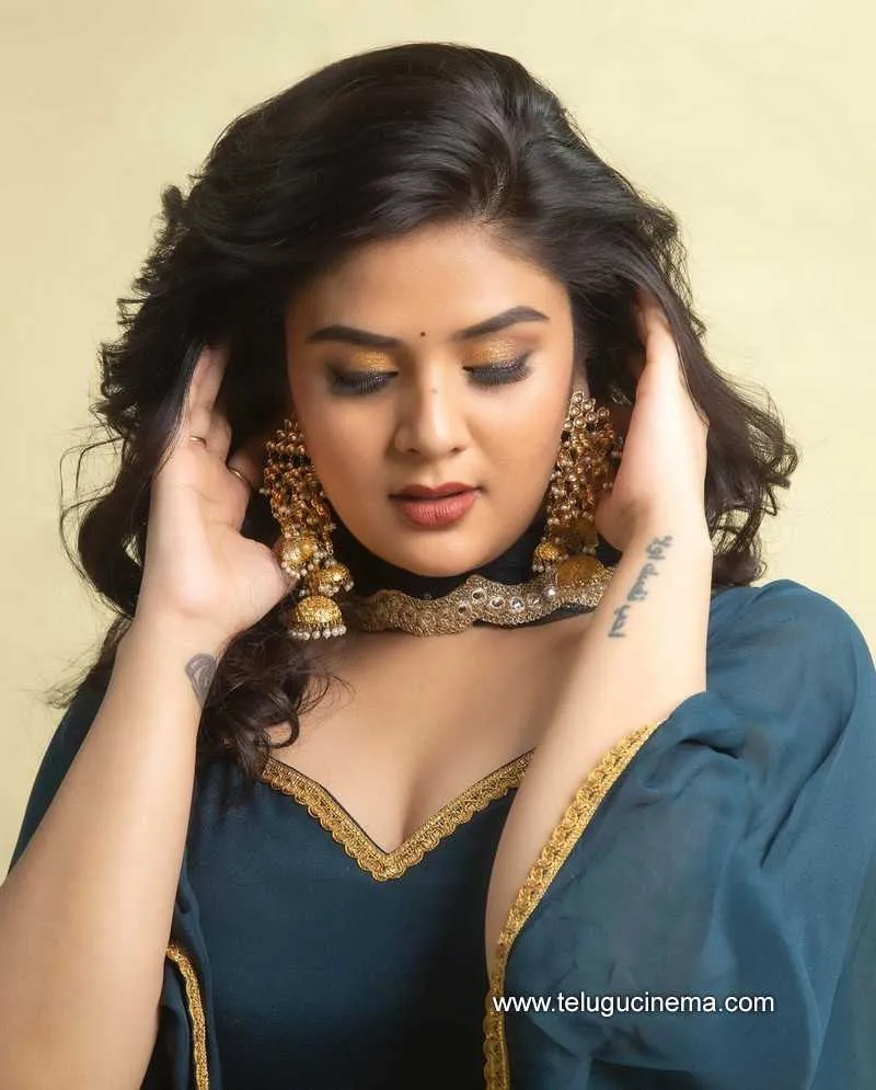 Sreemukhi Stills 251221 005