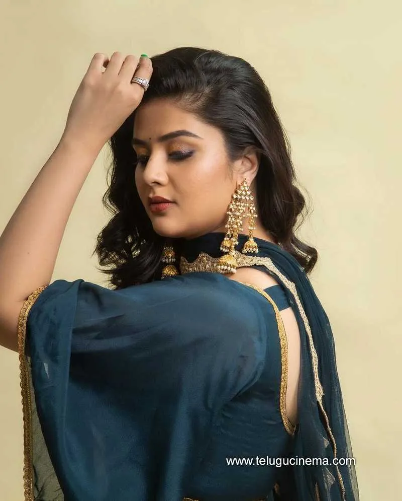 Sreemukhi Stills 251221 007