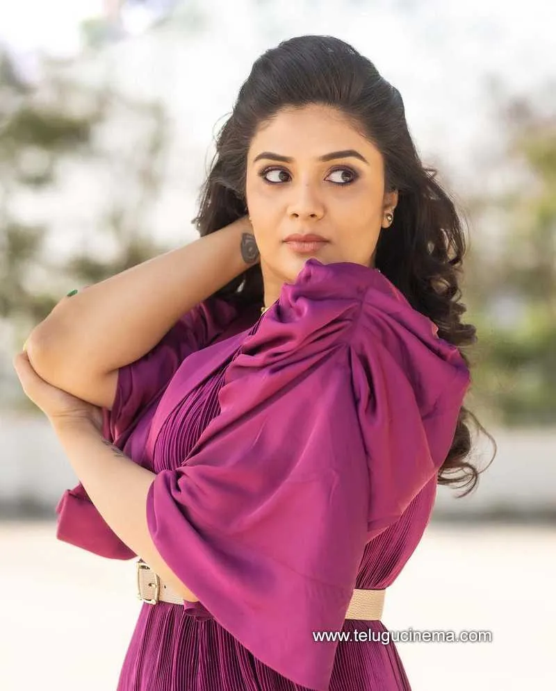 Sreemukhi Stills 311221 008