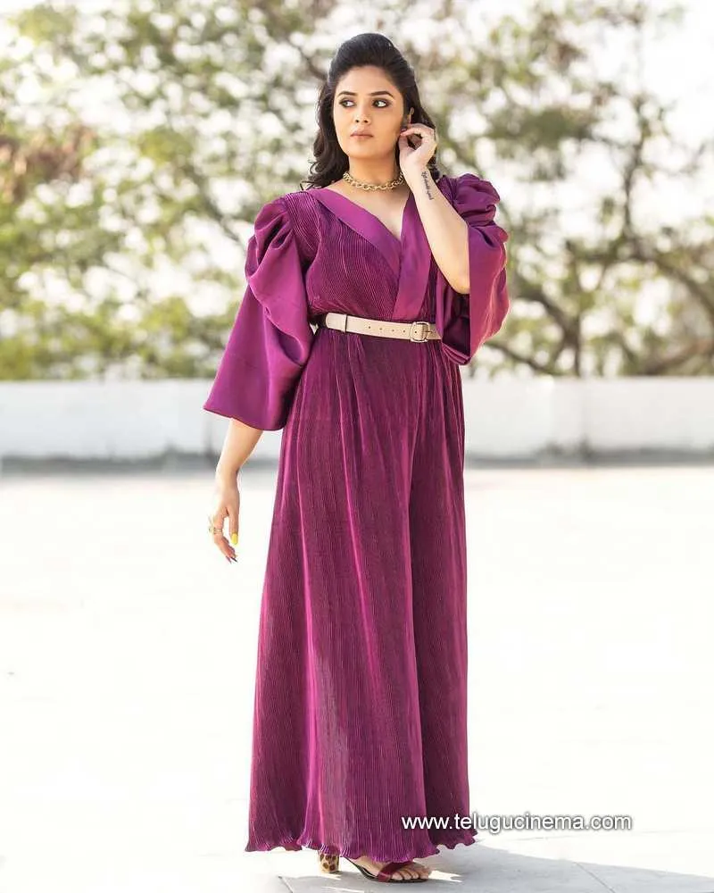 Sreemukhi Stills 311221 009