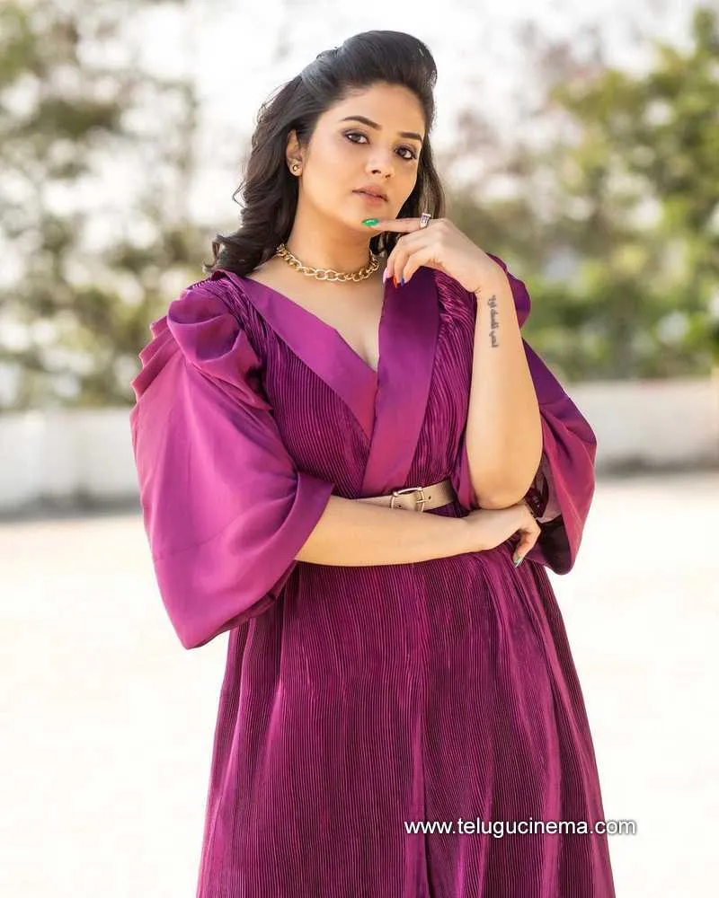 Sreemukhi Stills 311221 010