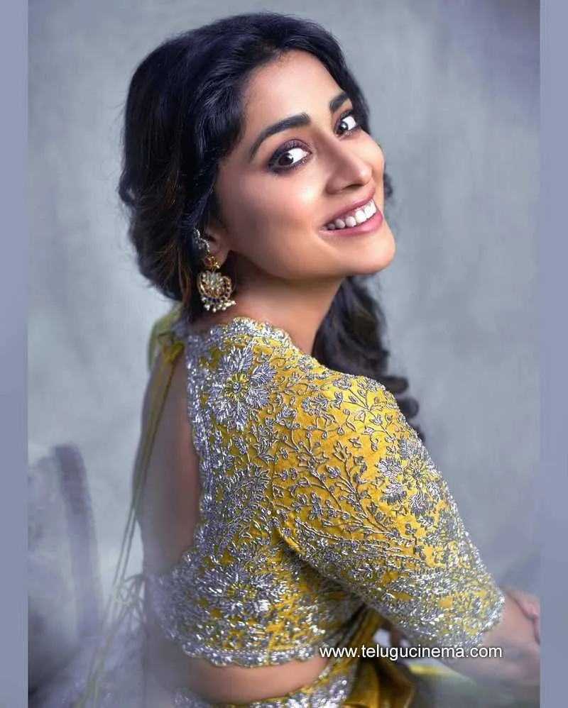 Sriyasaran Stills 211221 004