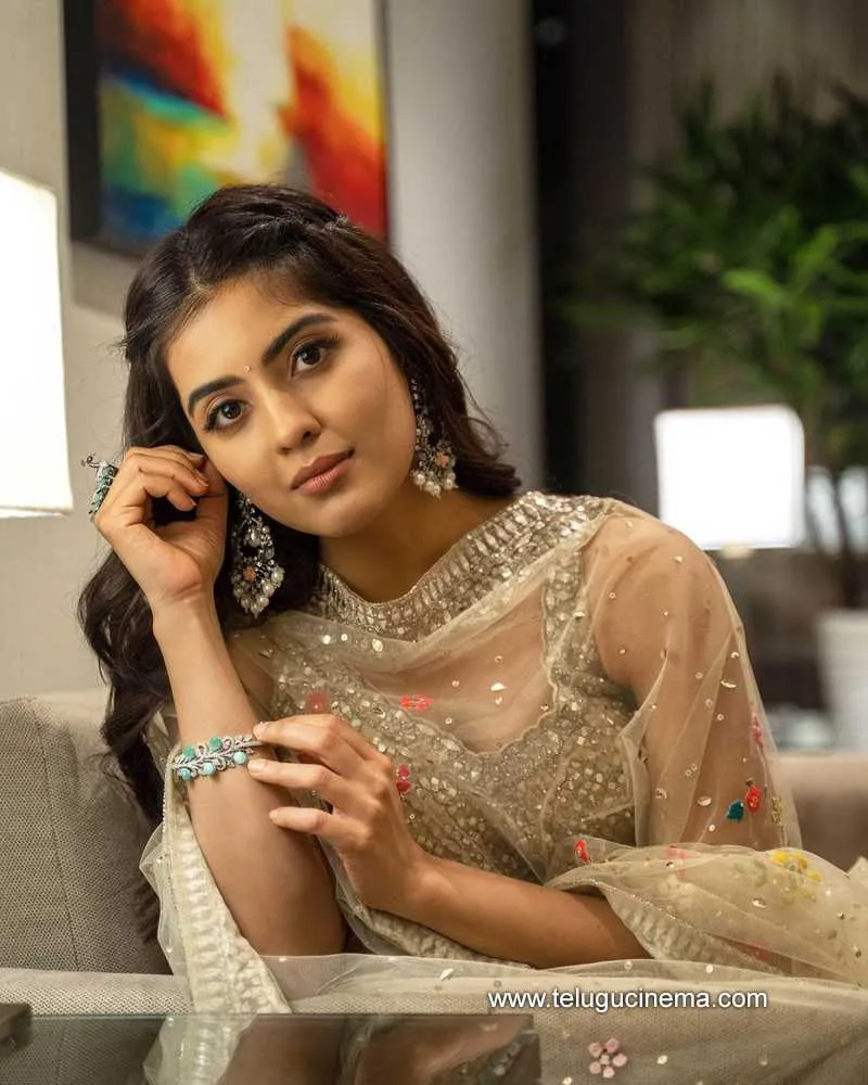 Amritha Stills 050122 006