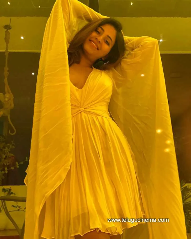 Anjali Stills 010122 001