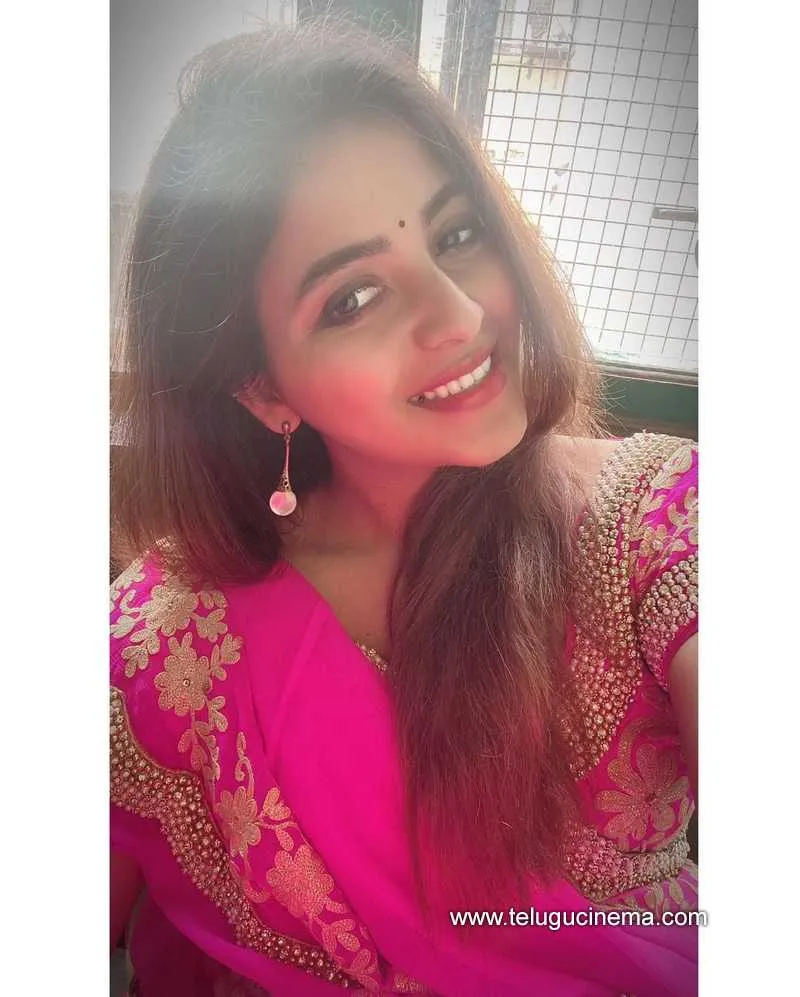 Anjali Stills 040122 003
