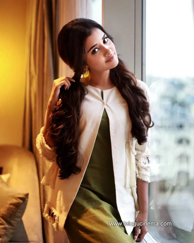 Anupama Stills 110122 002