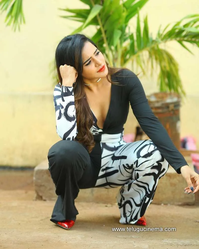 Ashureddy Stills 030122 002
