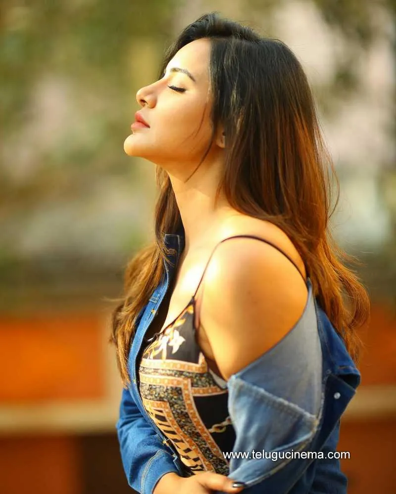 Ashureddy Stills 120122 003
