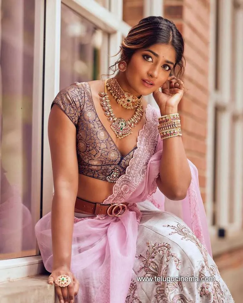 Dimplehayathi Stills 050122 002
