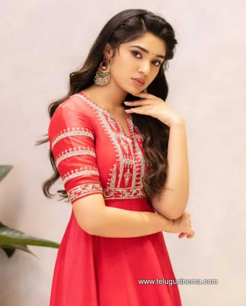 Kritishetty Stills 220122 002