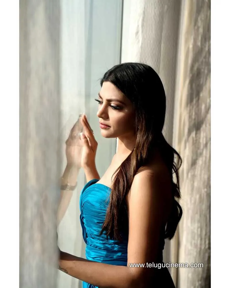Lahari Stills 110122 002