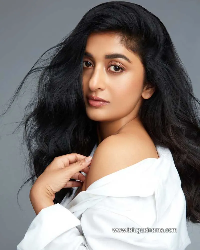 Meerajasmin Stills 220122 003