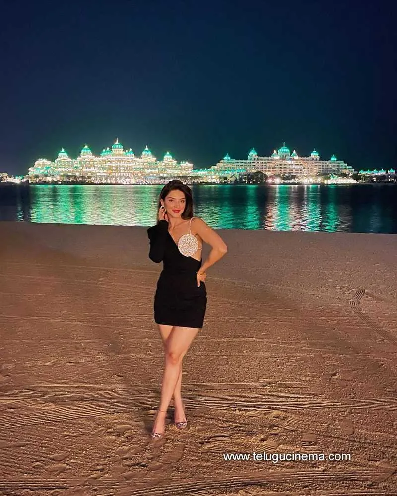 Mehreen Stills 010122 001