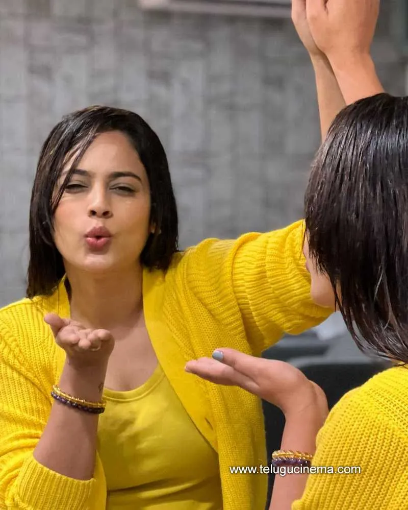 Nanditha Stills 050122 002