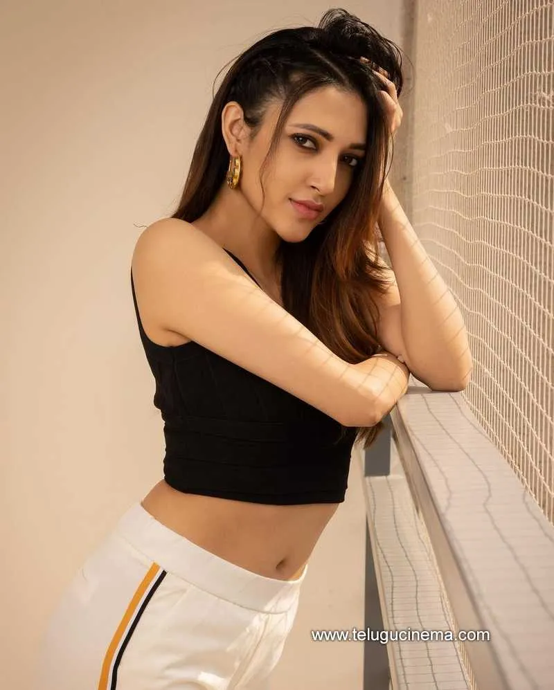 Nehashetty Stills 190122 001