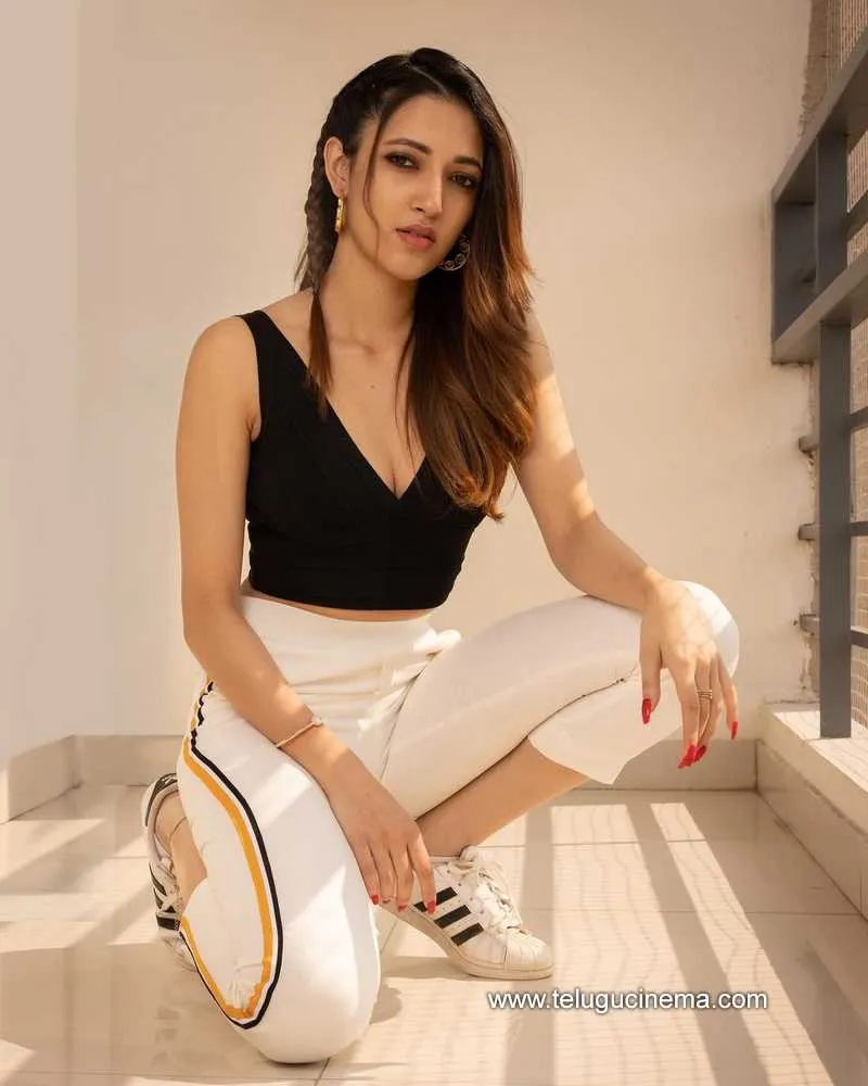 Nehashetty Stills 190122 003