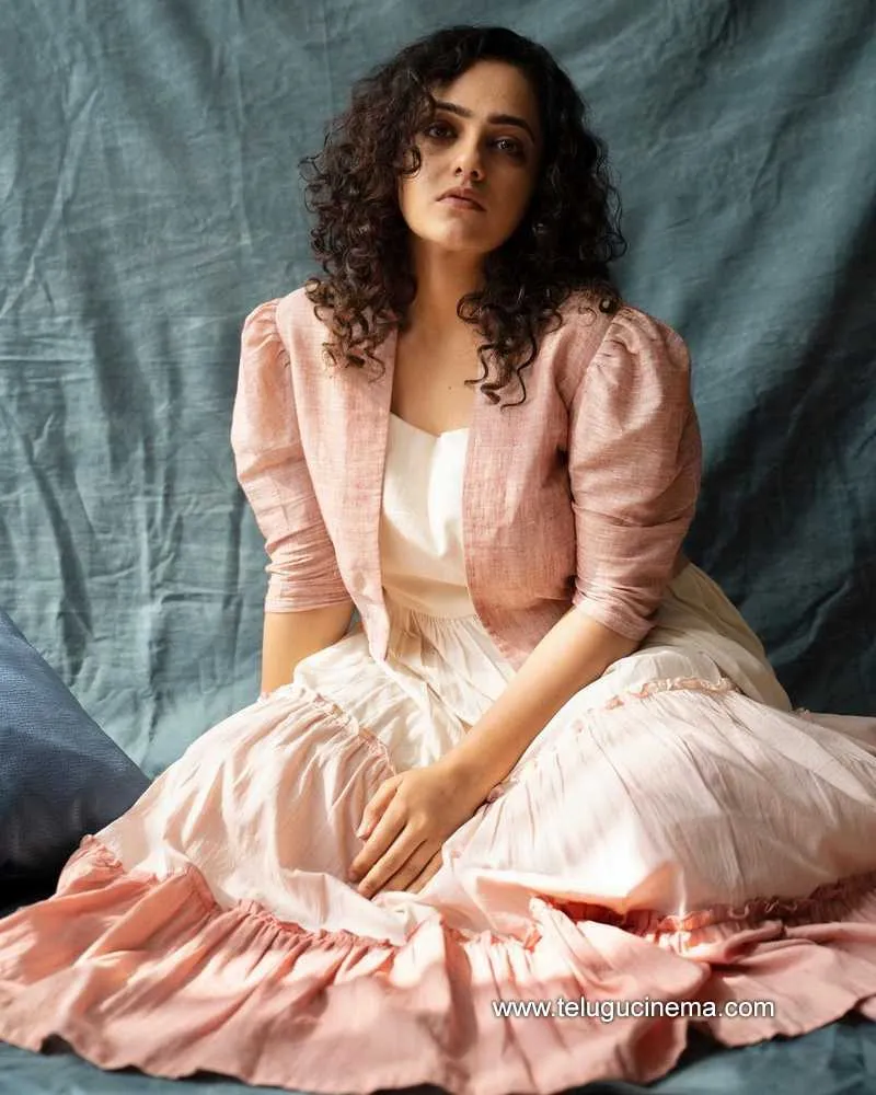 Nithyamenen Stills 020122 001
