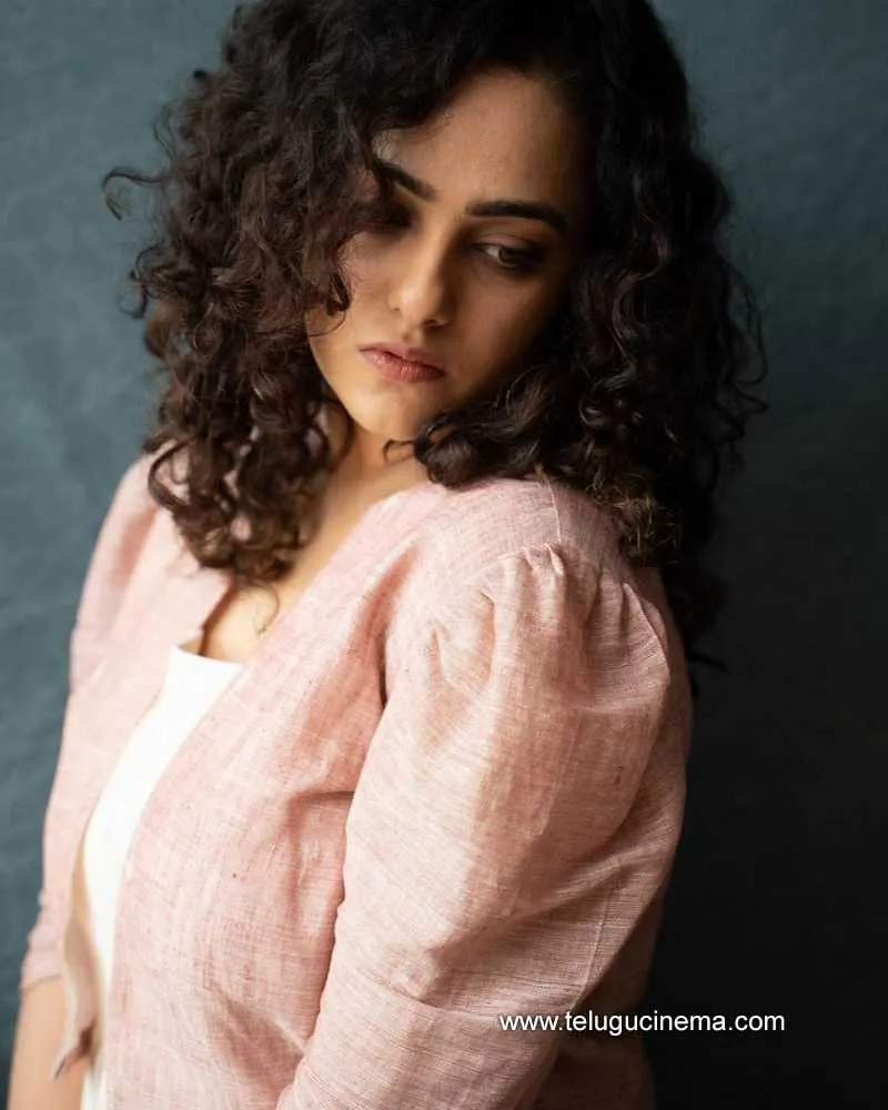 Nithyamenen Stills 020122 002