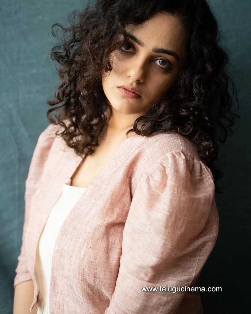 Nithyamenen Stills 020122 003