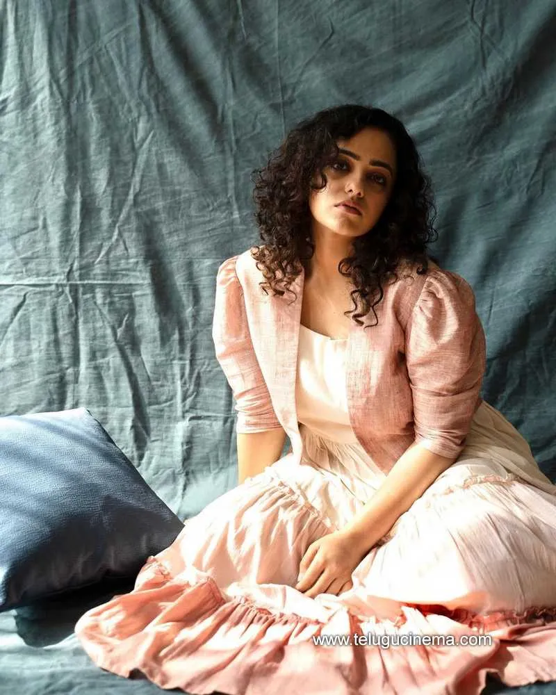 Nithyamenen Stills 020122 004