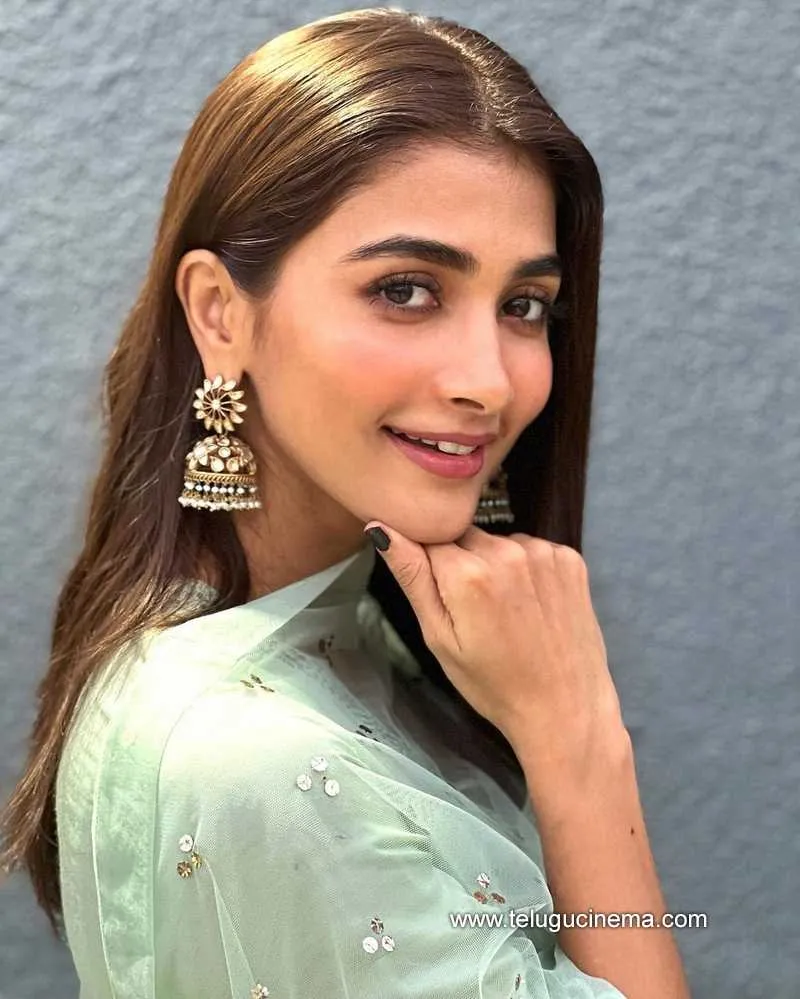 Poojahegde Stills 150122 001