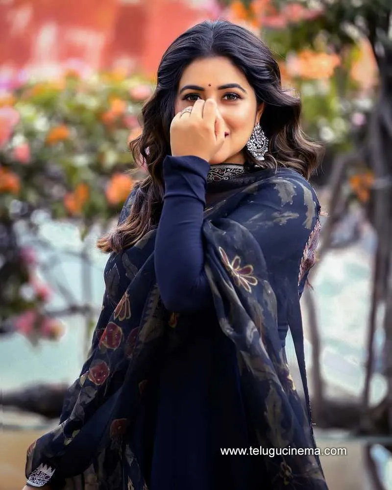 Poorna Stills 300122 007