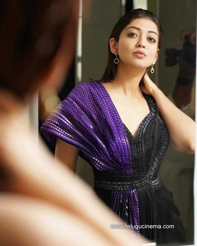 Pranitha Stills 040122 002