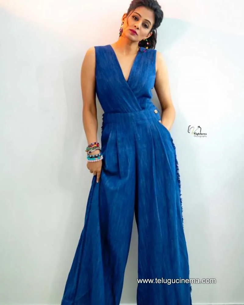 Priyamani Stills 060122 008