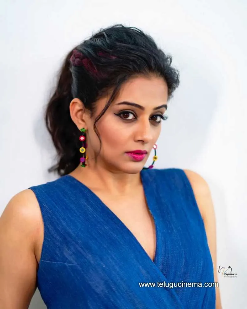 Priyamani Stills 060122 009