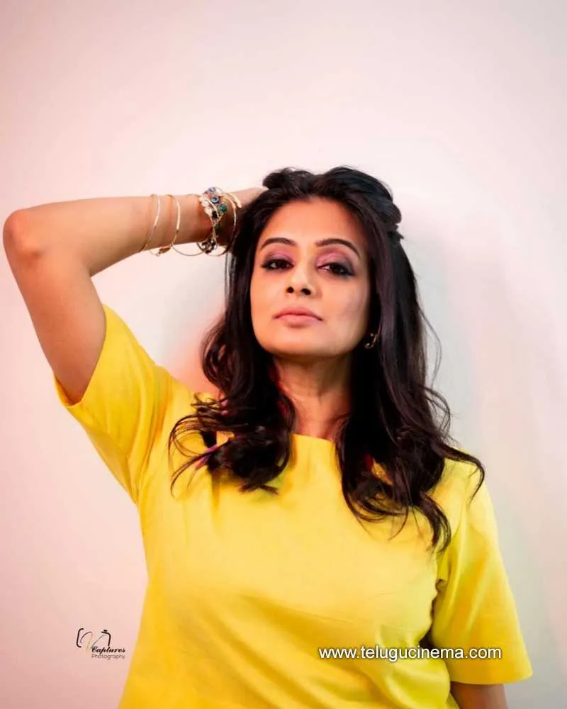 Priyamani Stills 120122 005