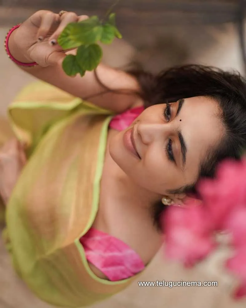 Priyanka Stills 300122 002