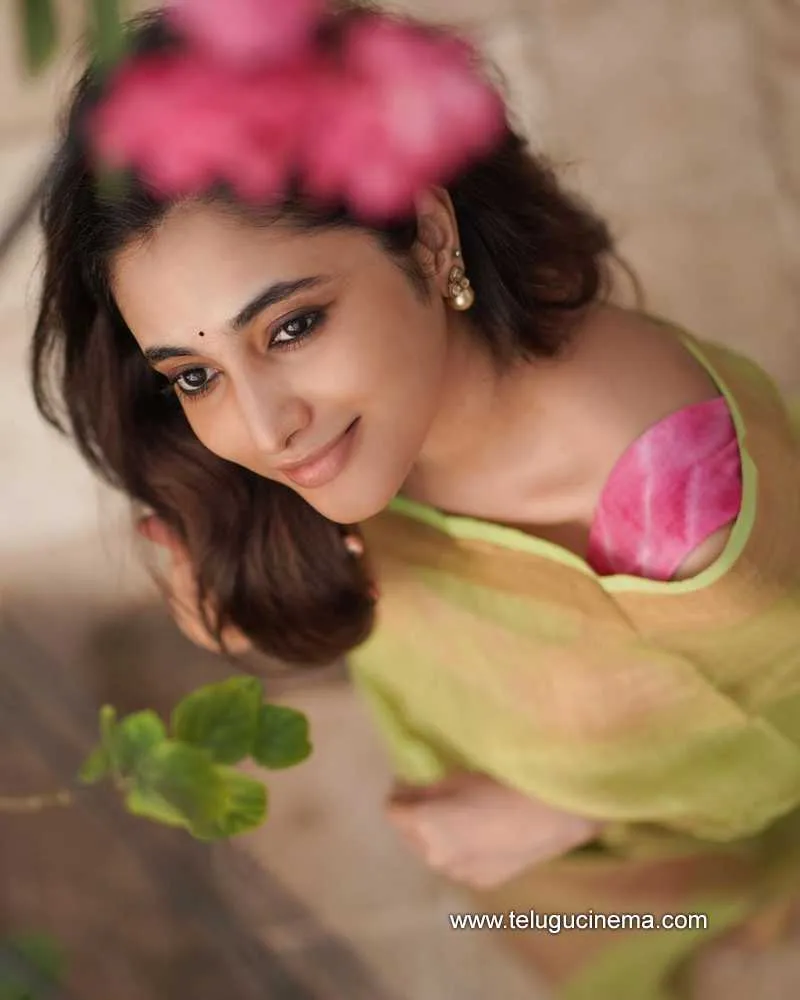 Priyanka Stills 300122 003