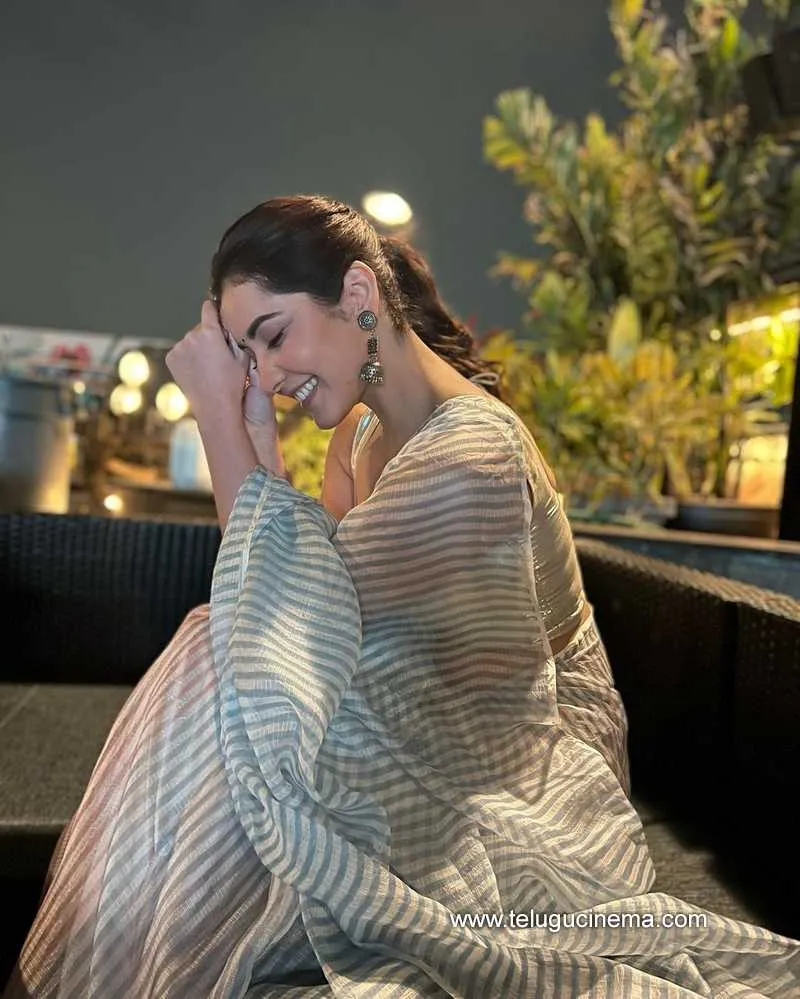 Raashikhanna Stills 100122 002