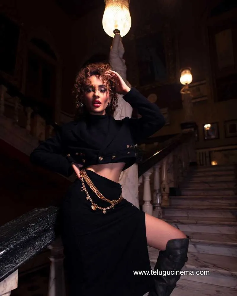 Seeratkapoor Stills 030122 001